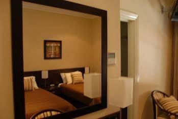 Captain Cook Hotel Botany
