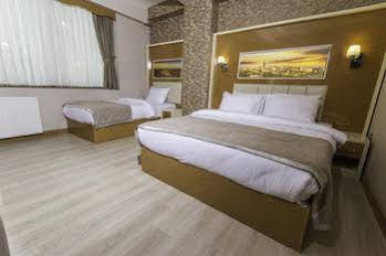 De Maison Airport Hotel