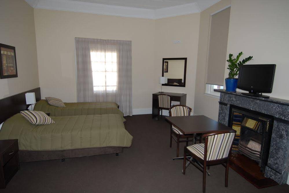 Captain Cook Hotel Botany