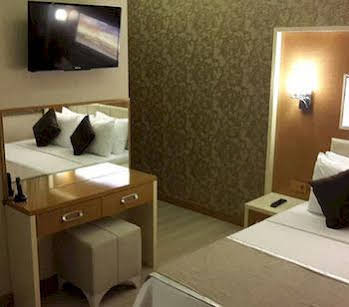 De Maison Airport Hotel