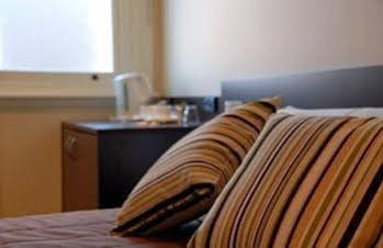 Captain Cook Hotel Botany