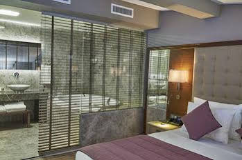 Renata Suites Boutique Hotel
