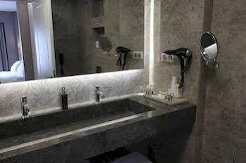 Renata Suites Boutique Hotel
