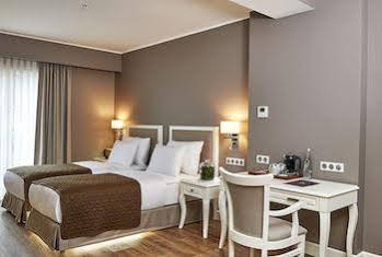 Renata Suites Boutique Hotel