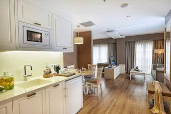Renata Suites Boutique Hotel