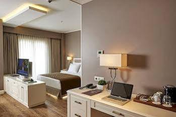 Renata Suites Boutique Hotel
