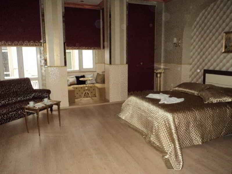 Red River Hotel