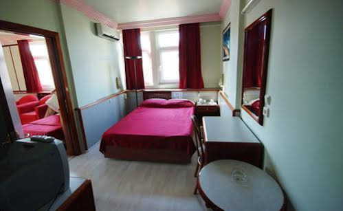 Green Hotel